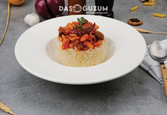 Pilav üstü kuru fasulye