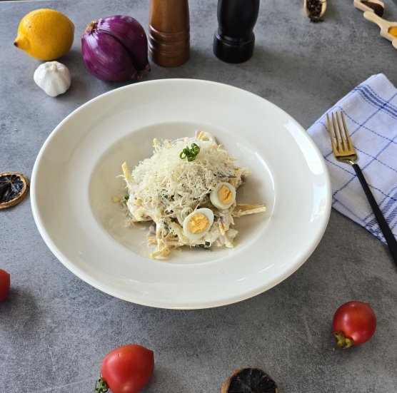 Kuş yuvası salata (gnezdo)